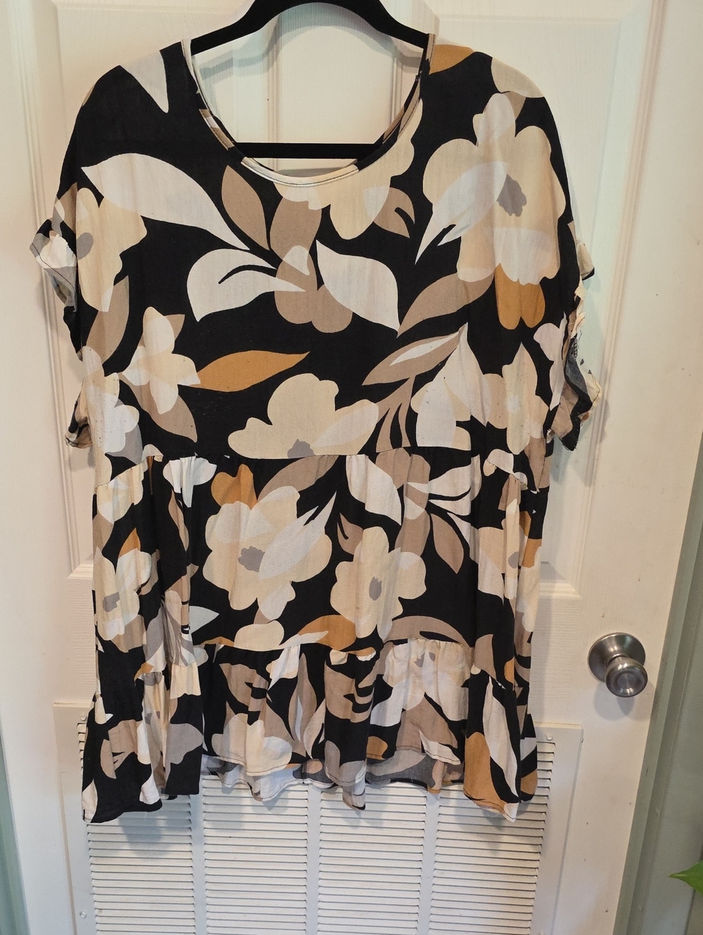 Chic Soul Black Floral Tiered Short-Sleeve Tunic